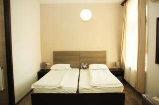 Отель City Centre Hotel By Picnic Ереван Стандартный двухместный номер с 1 кроватью-10